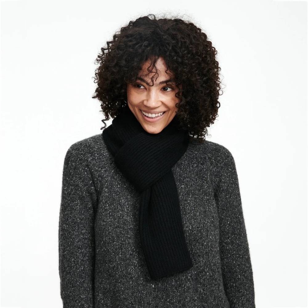Naadam black ribbed cashmere scarf
